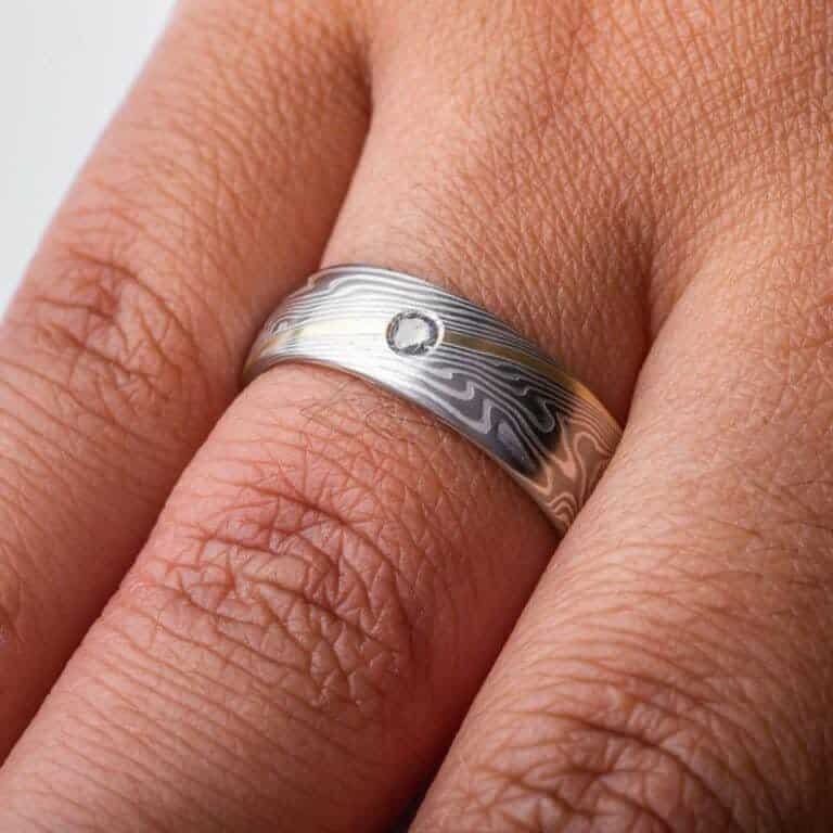 Elegant Mokume Band in Twist Pattern with Diamond - Image 5