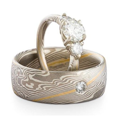 Luxurious Wedding Ring with 22k Gold Stratum
